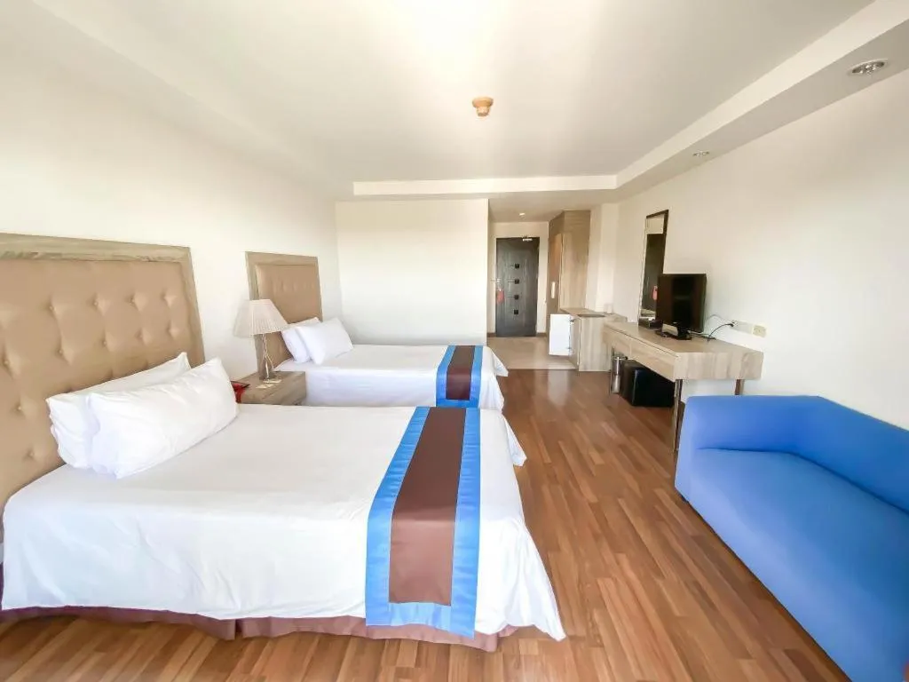 Bed in Blue Wave Hotel Hua Hin