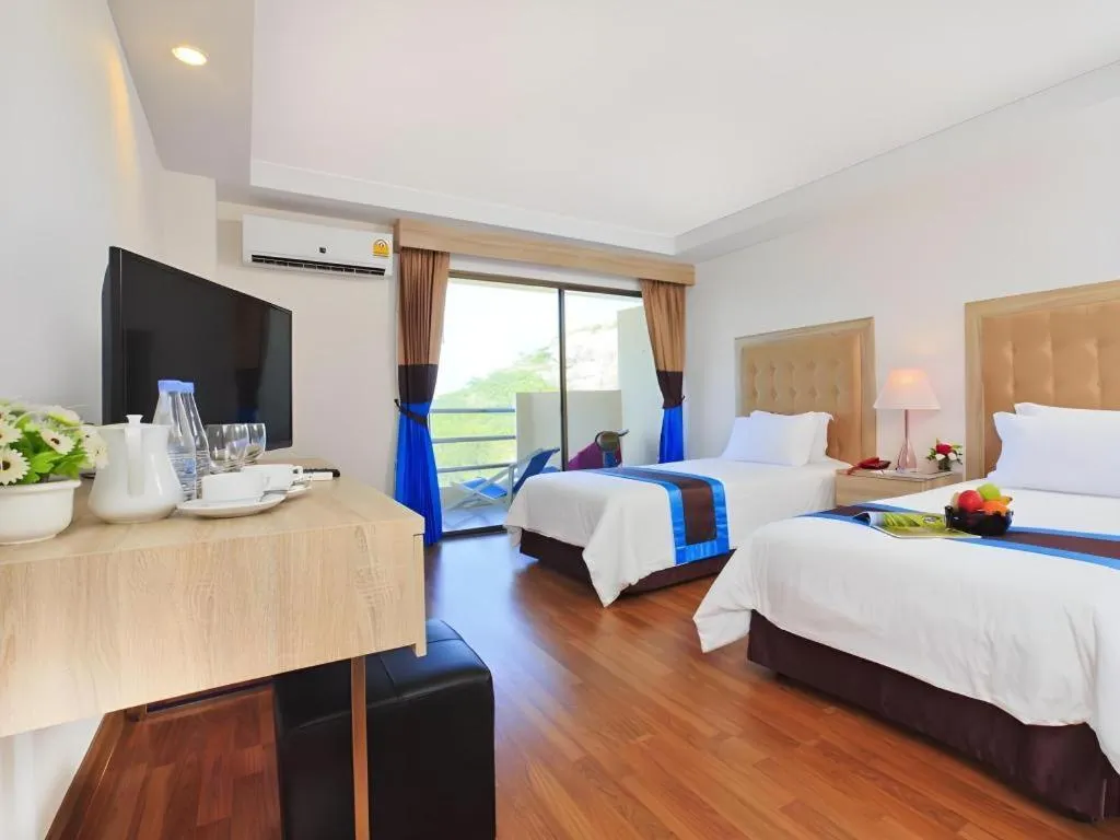 Bed in Blue Wave Hotel Hua Hin
