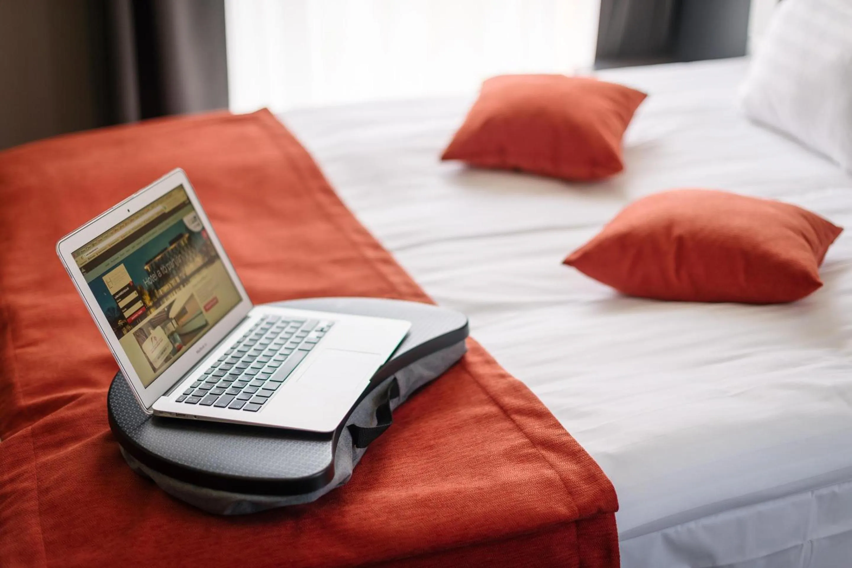 Bedroom, Bed in Best Western Plus Lakeside Hotel