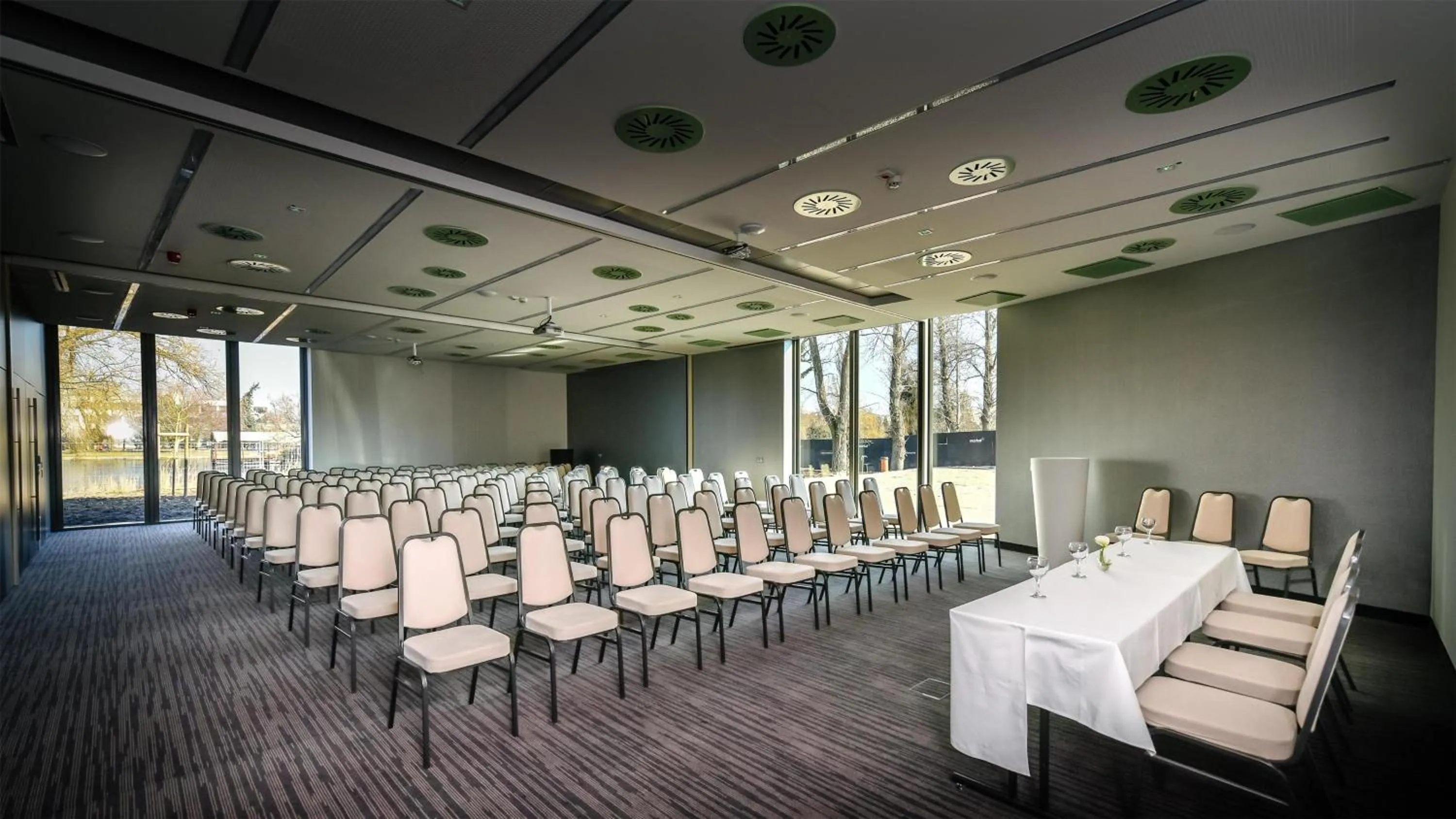 Meeting/conference room in Best Western Plus Lakeside Hotel