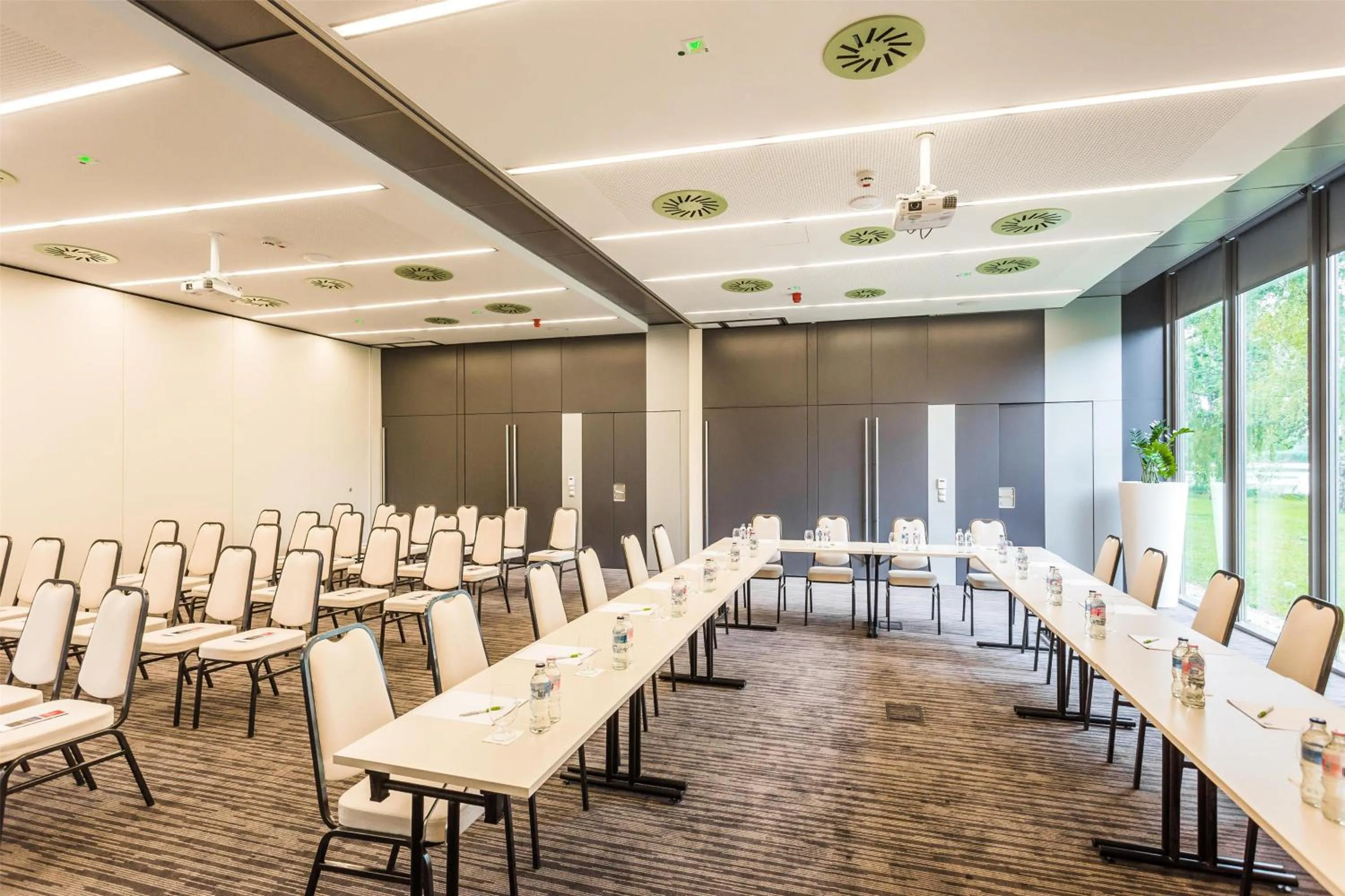 Meeting/conference room in Best Western Plus Lakeside Hotel