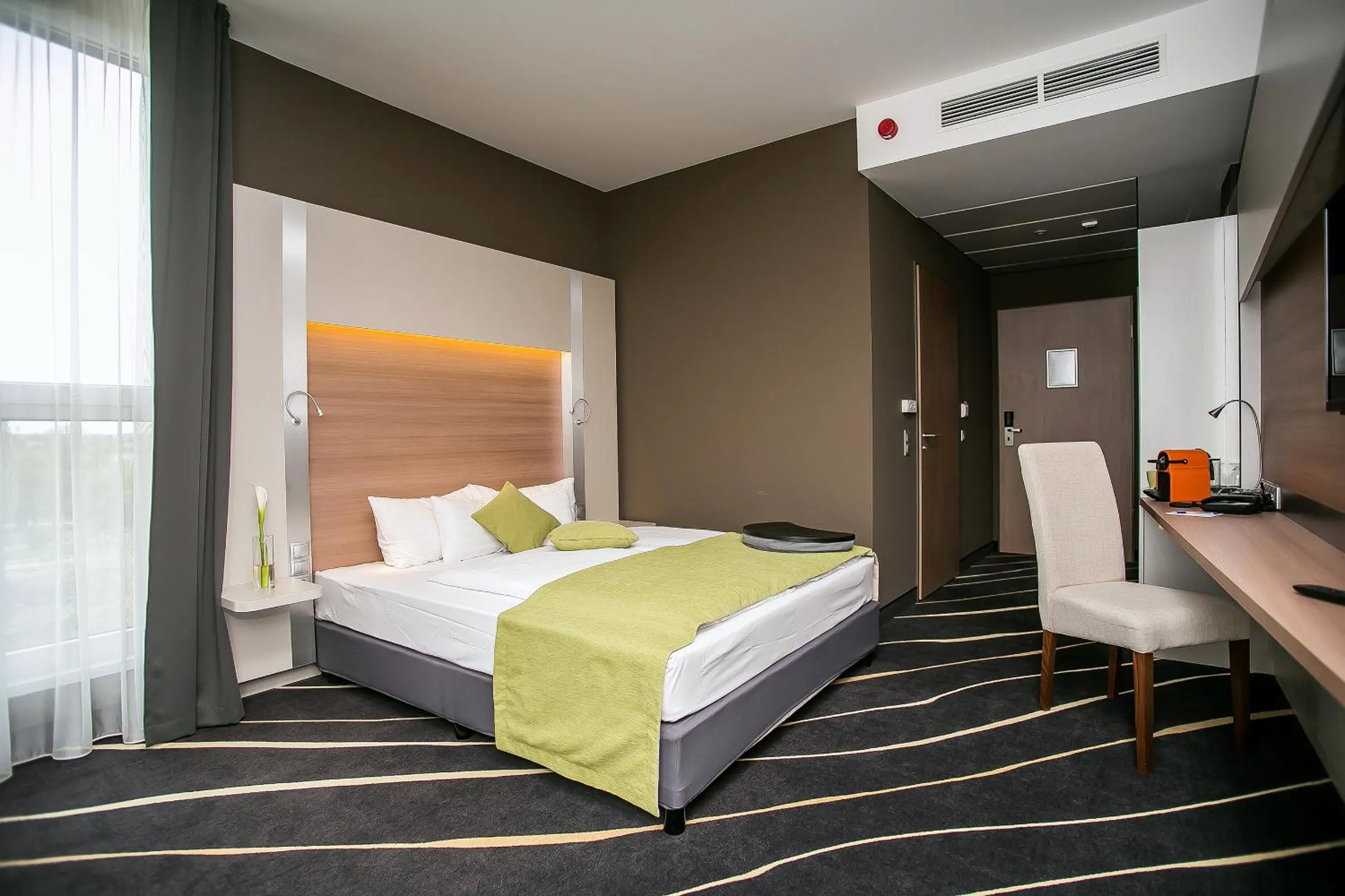 Bedroom, Bed in Best Western Plus Lakeside Hotel