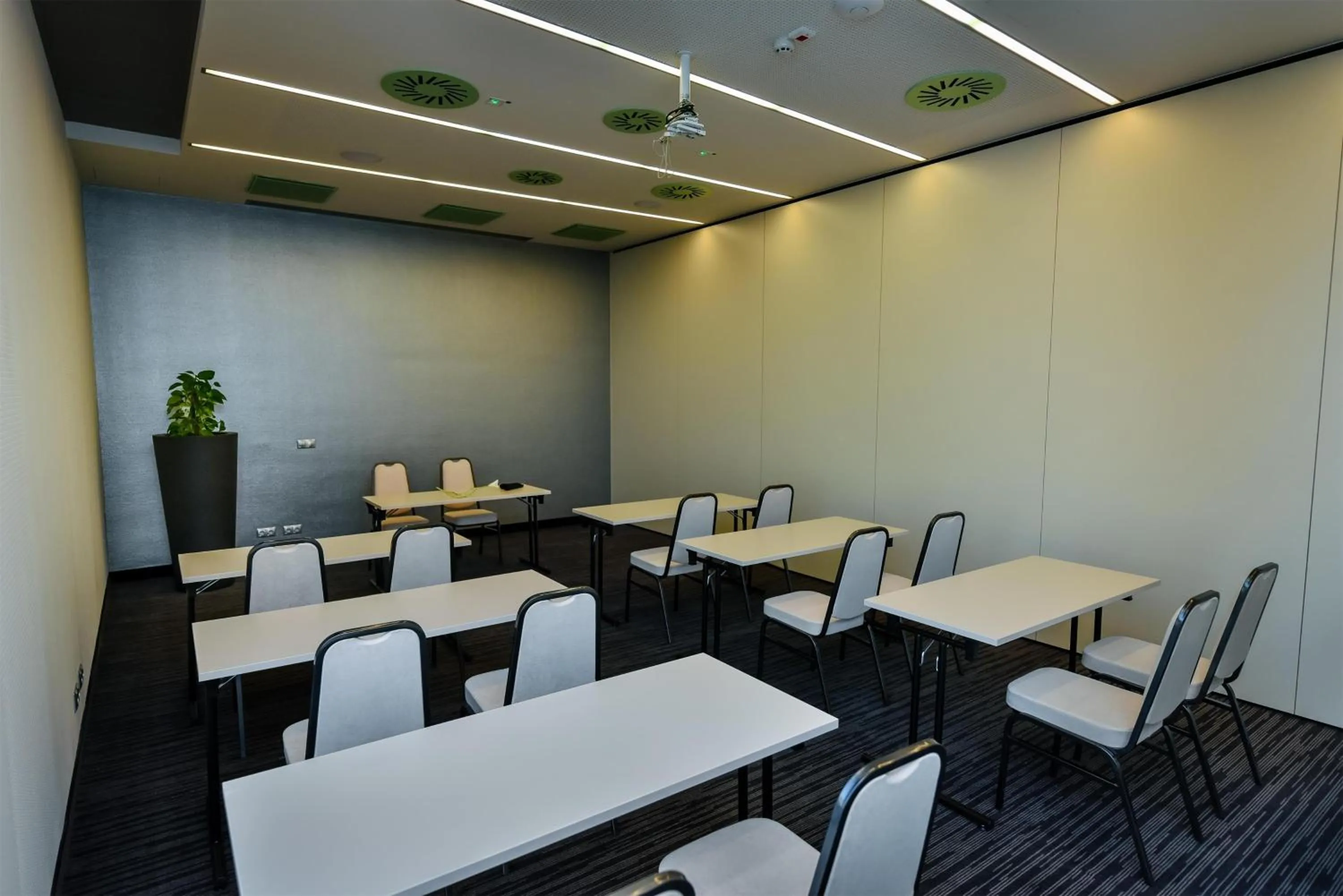 Meeting/conference room in Best Western Plus Lakeside Hotel