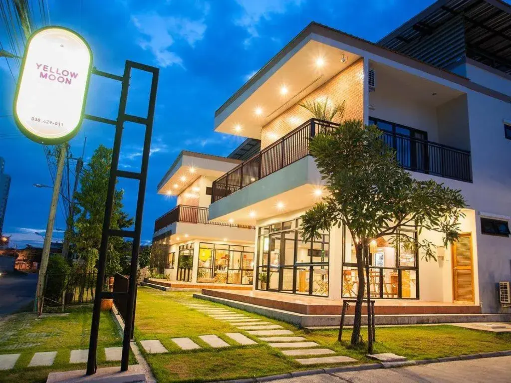 Yellow Moon Hotel Yellow Moon Hotel