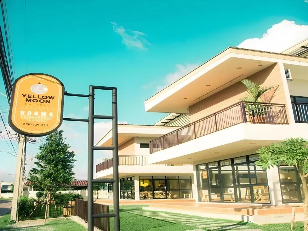 Yellow Moon Hotel