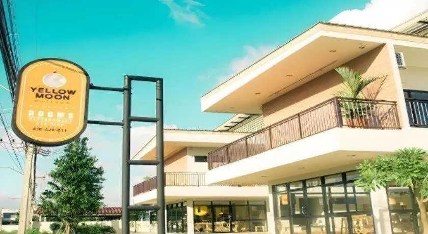 Yellow Moon Hotel