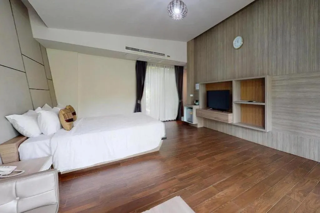 Bed in Chatnipa Beach Resort