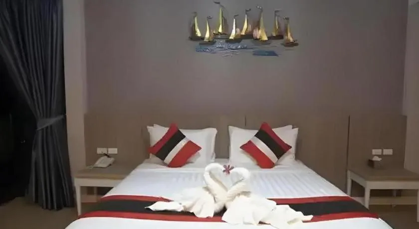 Bed in Chatnipa Beach Resort