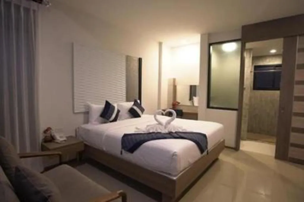 Bed in Chatnipa Beach Resort