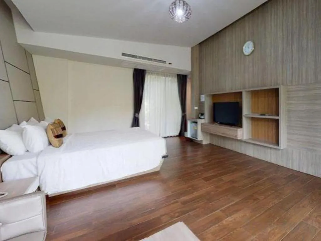 Bed in Chatnipa Beach Resort