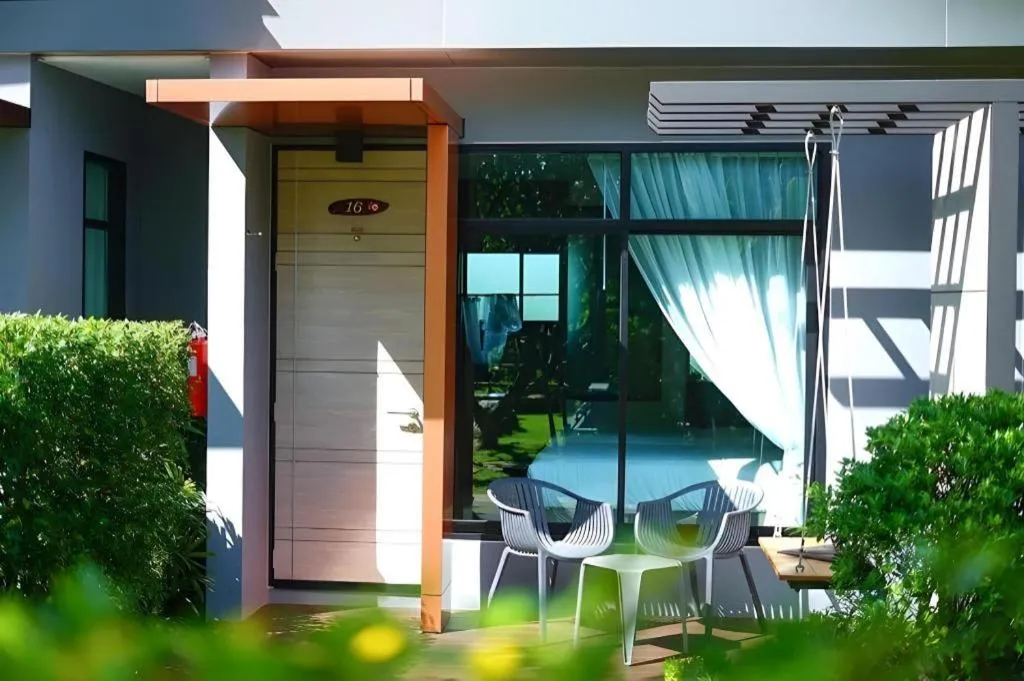 Chatnipa Beach Resort