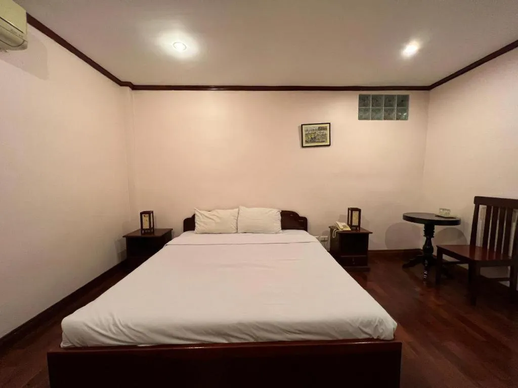 Bed in Souphaphone Hotel