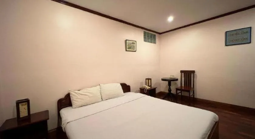 Bed in Souphaphone Hotel