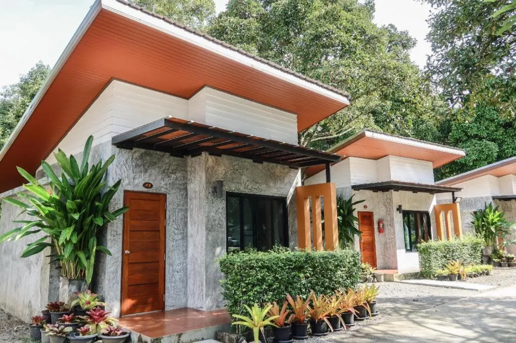 Baan Klang Suan Resort