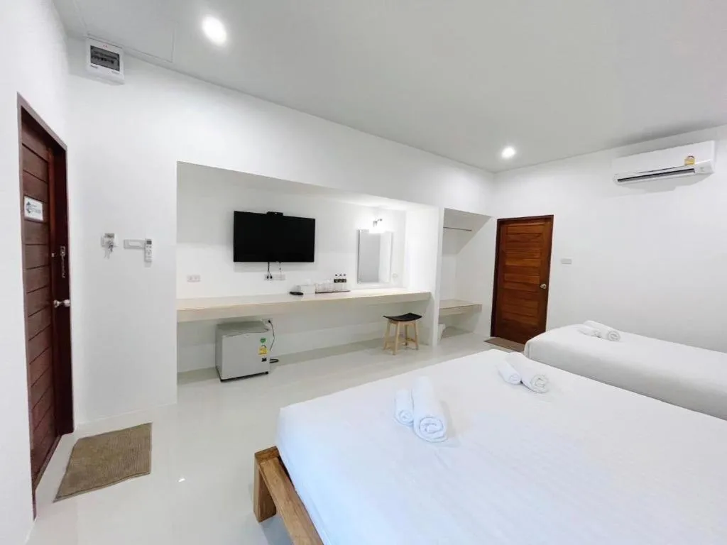 Bed in Baan Klang Suan Resort