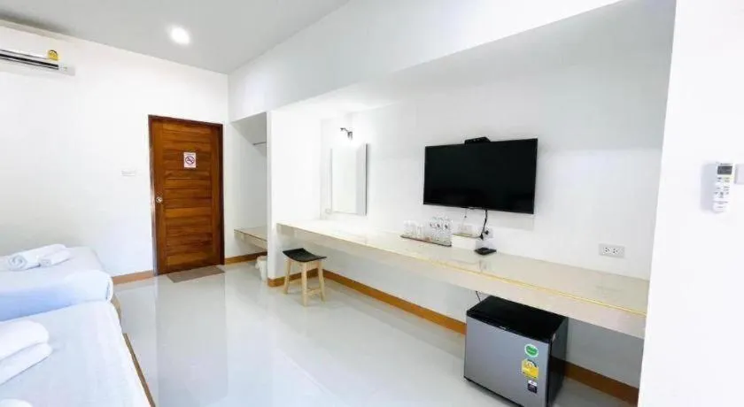 Bed in Baan Klang Suan Resort