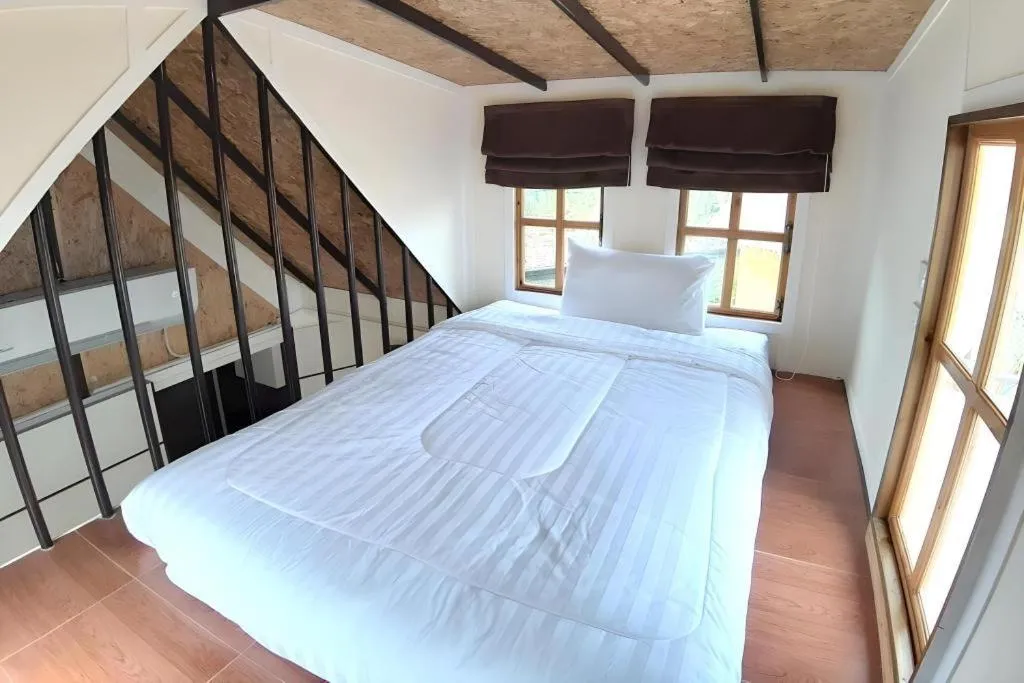 Bed in Chang Puak Resort Damnoen Saduak