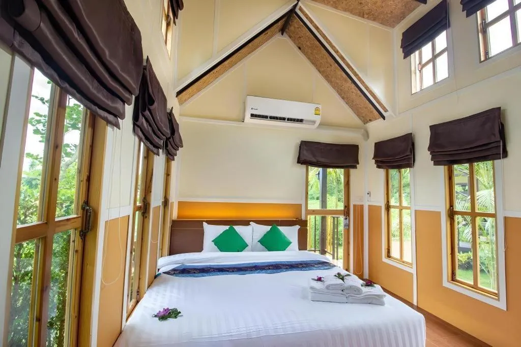 Bed in Chang Puak Resort Damnoen Saduak