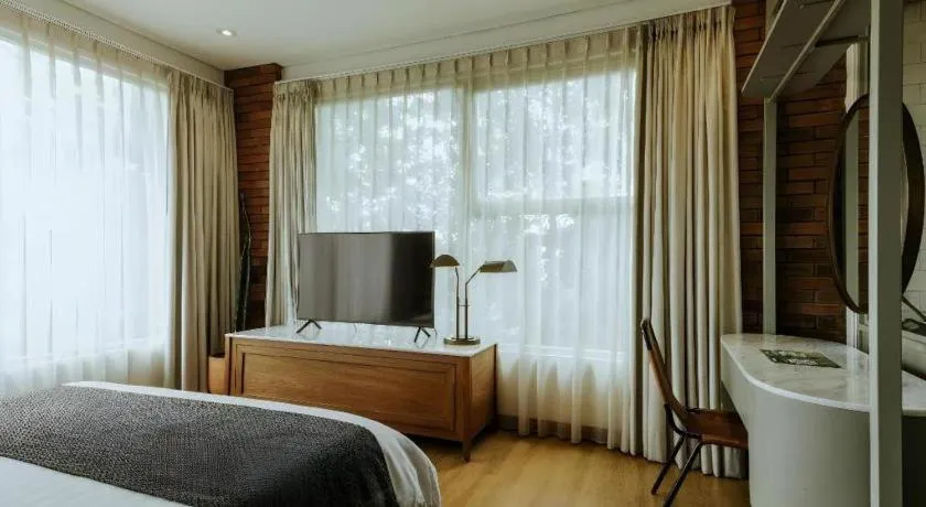 Bed in The House Tour Middletown