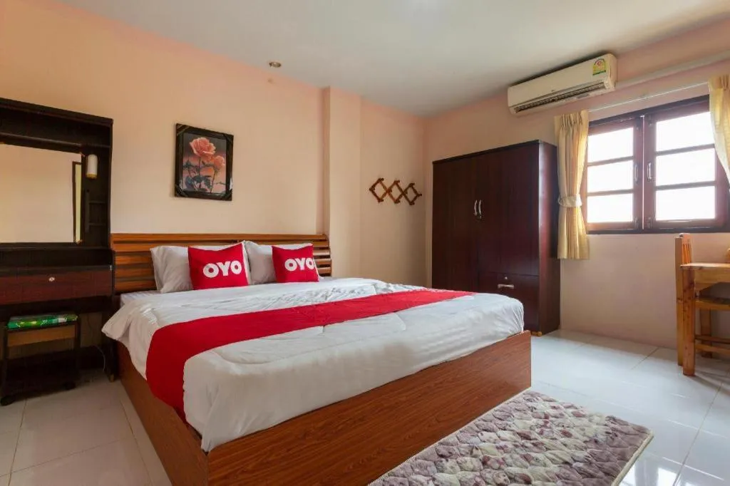 Bed in OYO 75356 Thipsiri Lodge