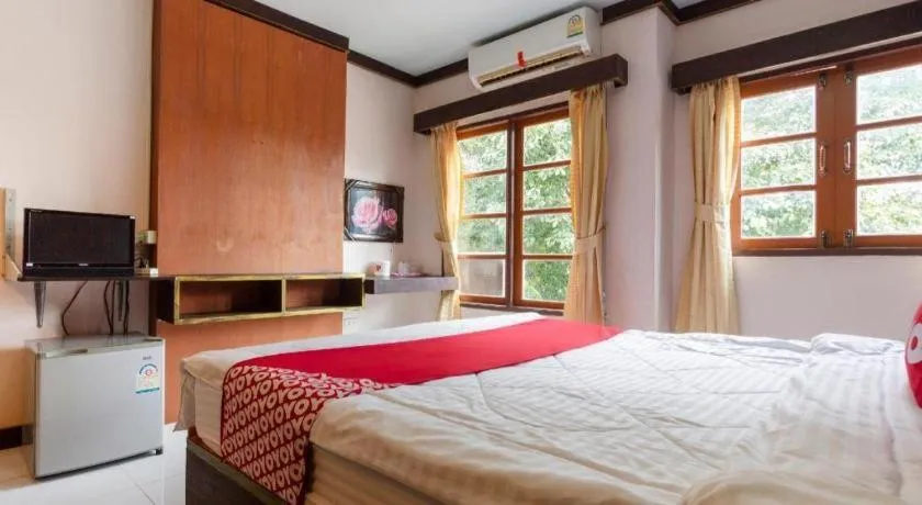 Bed in OYO 75356 Thipsiri Lodge