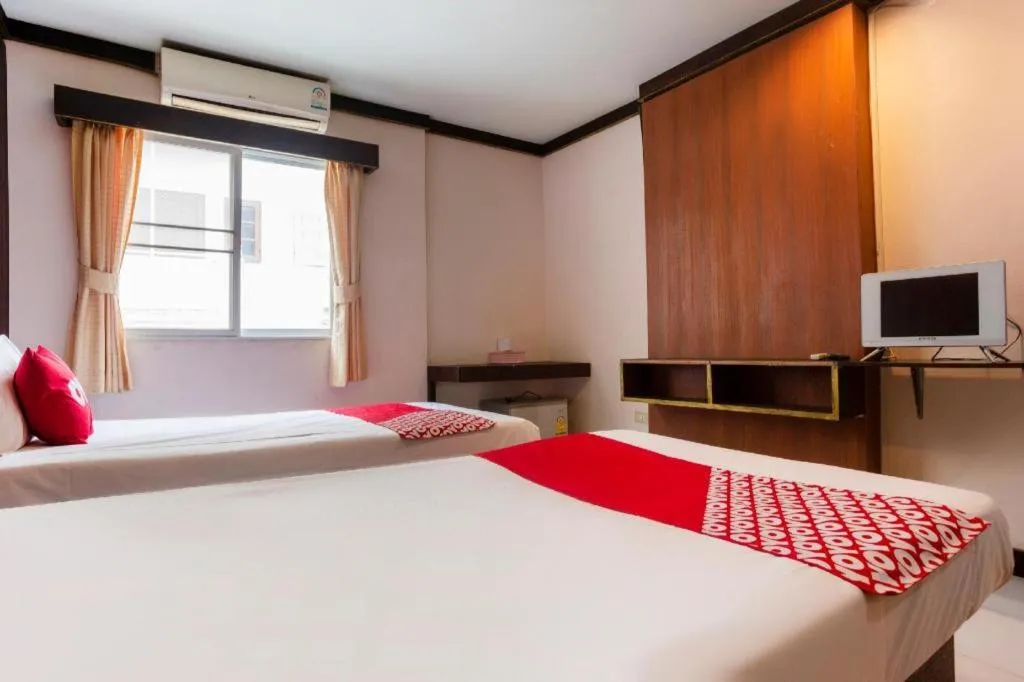 Bed in OYO 75356 Thipsiri Lodge