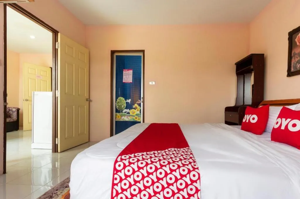 Bed in OYO 75356 Thipsiri Lodge