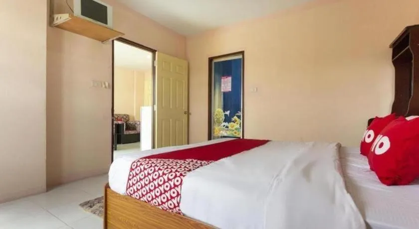 Bed in OYO 75356 Thipsiri Lodge