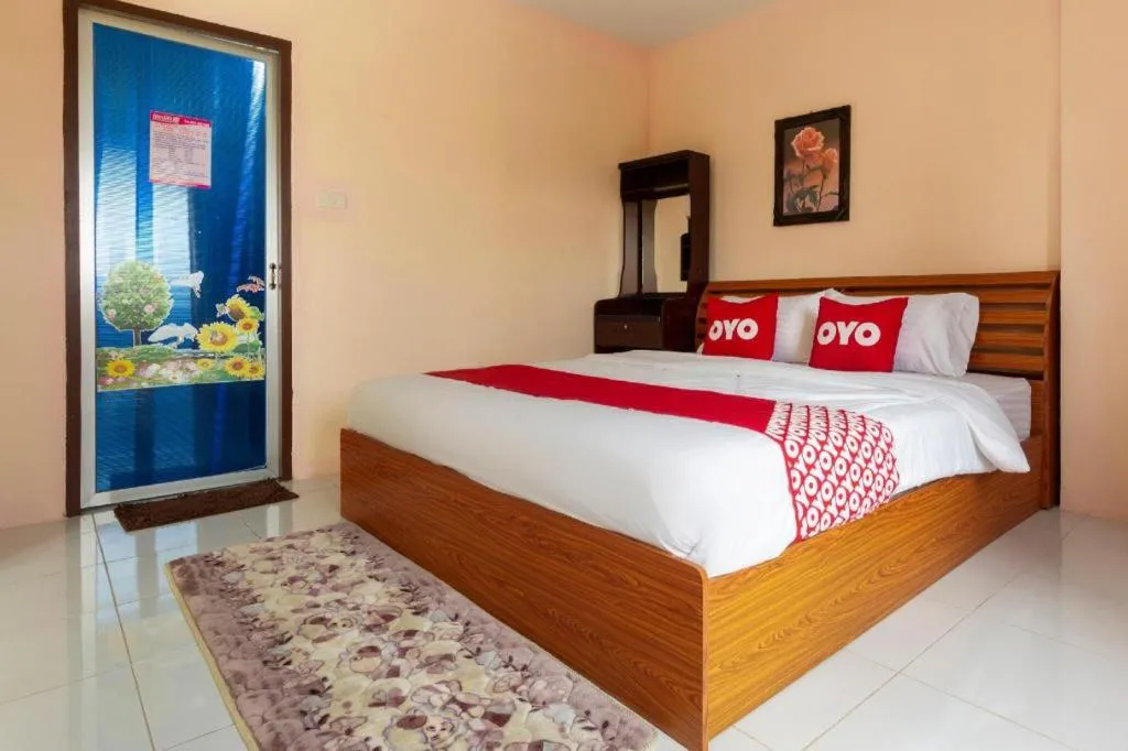 Bed in OYO 75356 Thipsiri Lodge
