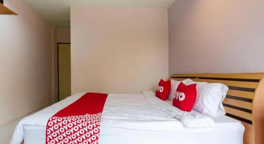 Bed in OYO 75356 Thipsiri Lodge