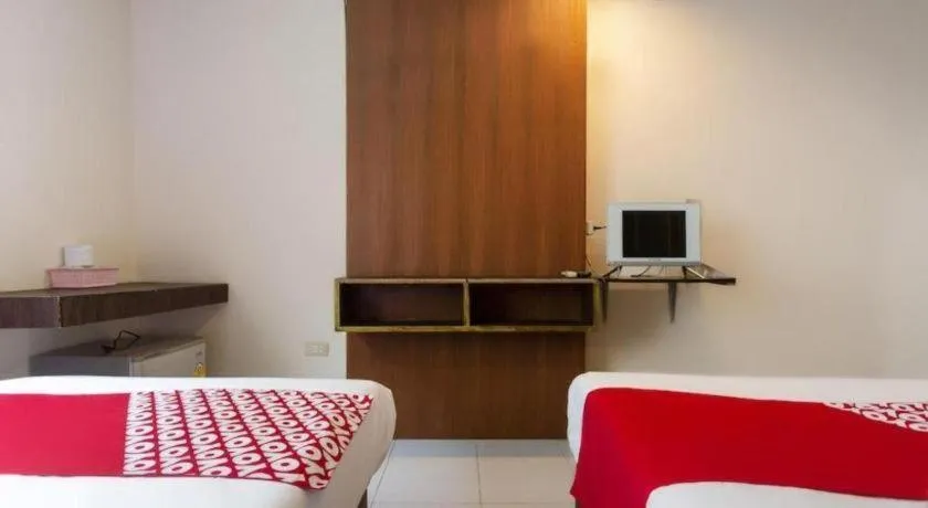 Bed in OYO 75356 Thipsiri Lodge