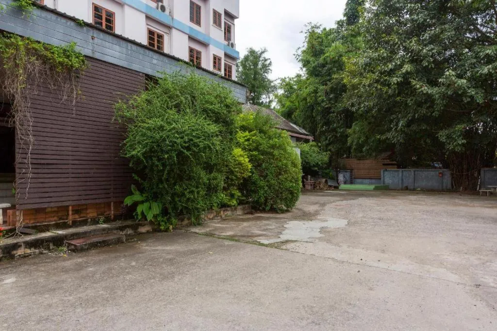 OYO 75356 Thipsiri Lodge