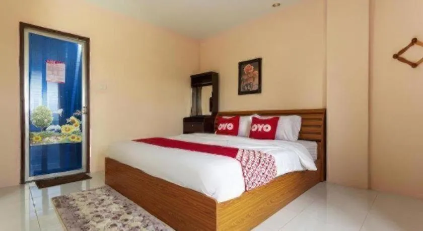 Bed in OYO 75356 Thipsiri Lodge