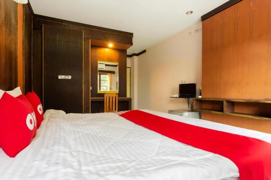 Bed in OYO 75356 Thipsiri Lodge