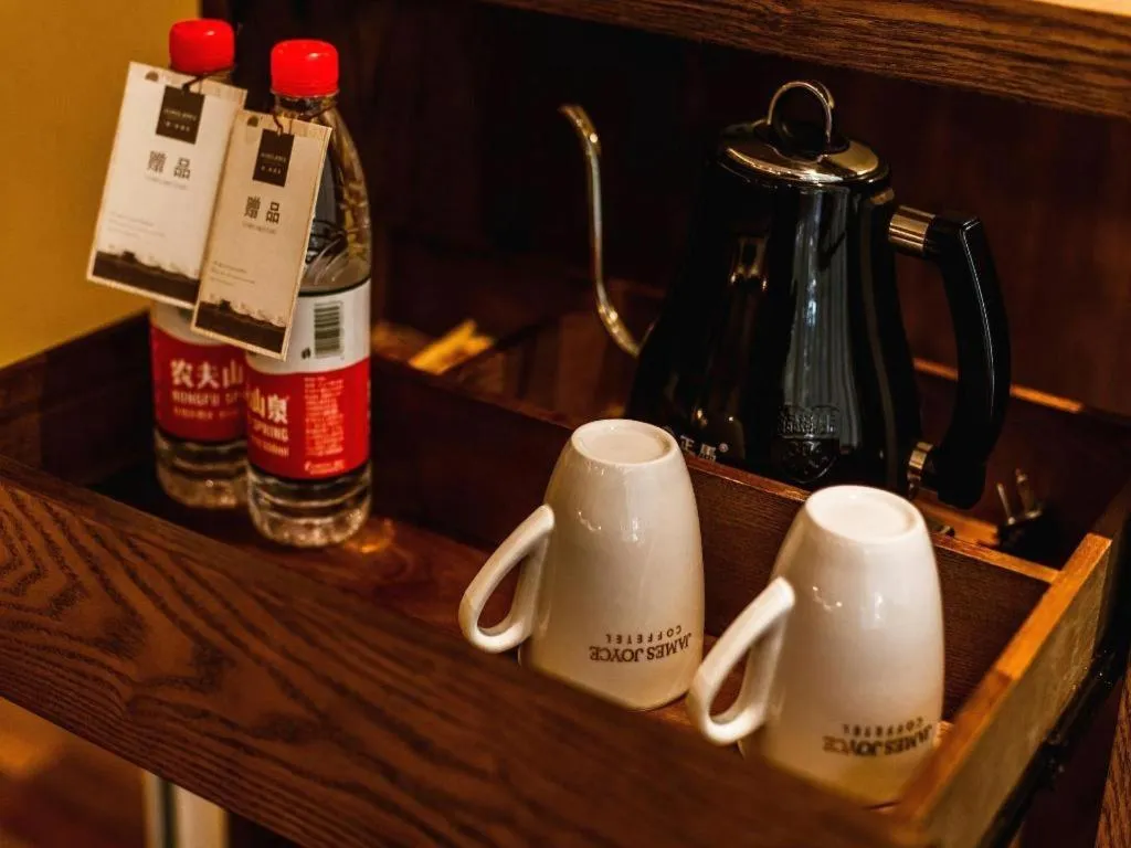 James Joyce Coffetel Xi'an Zhonglou Xiaonanmen Food Street