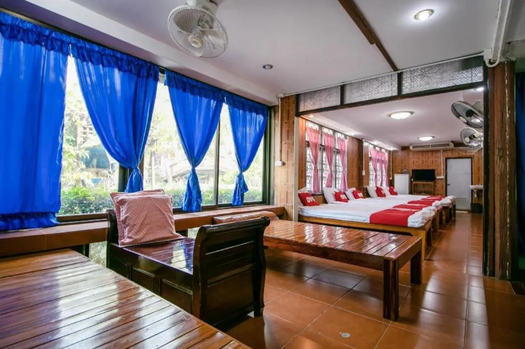 Bed in Raknatee Resort
