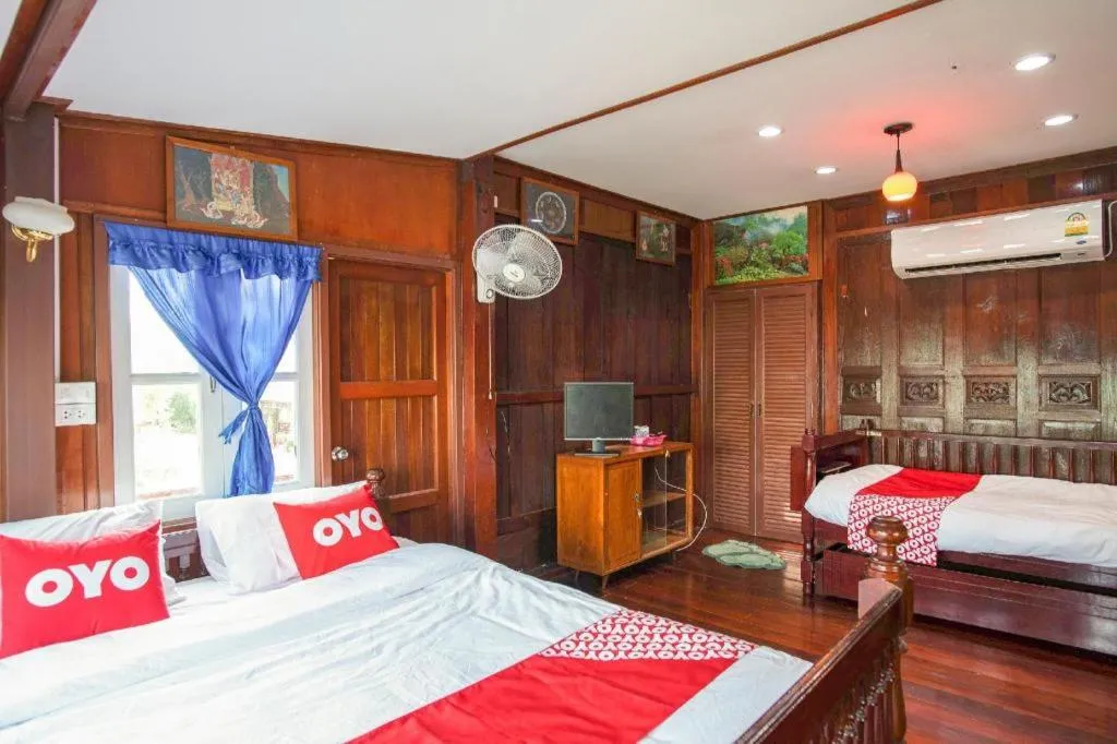 Bed in Raknatee Resort