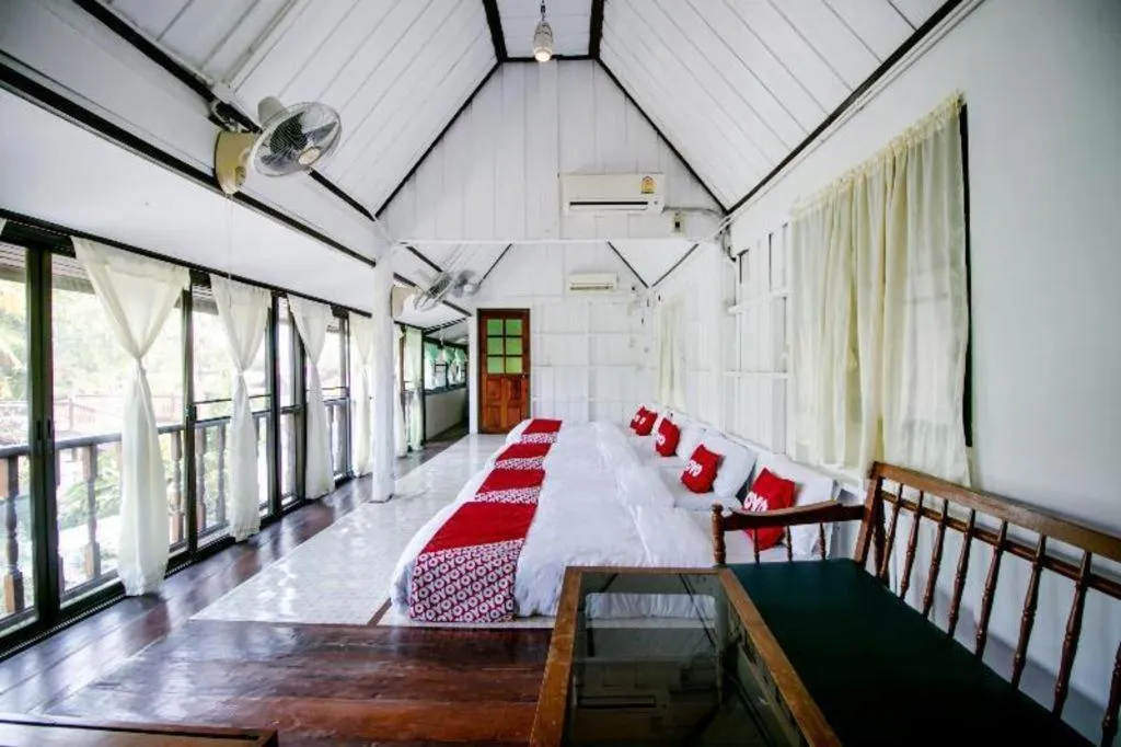 Bed in Raknatee Resort