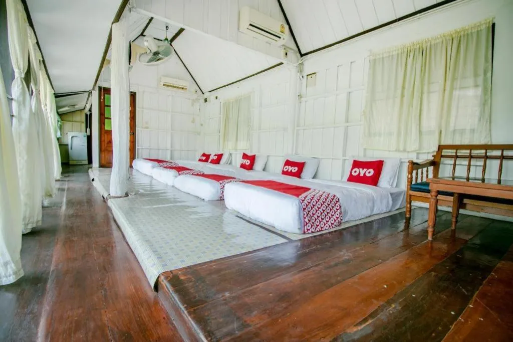 Bed in Raknatee Resort