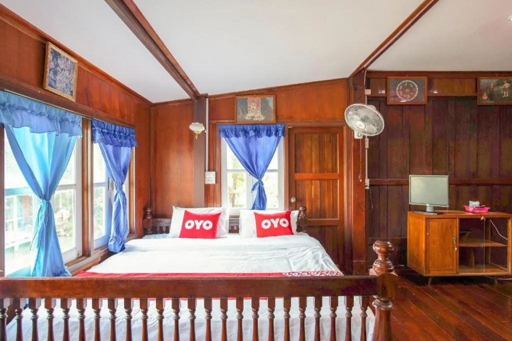 Bed in Raknatee Resort