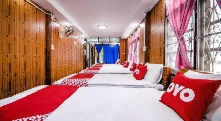 Bed in Raknatee Resort