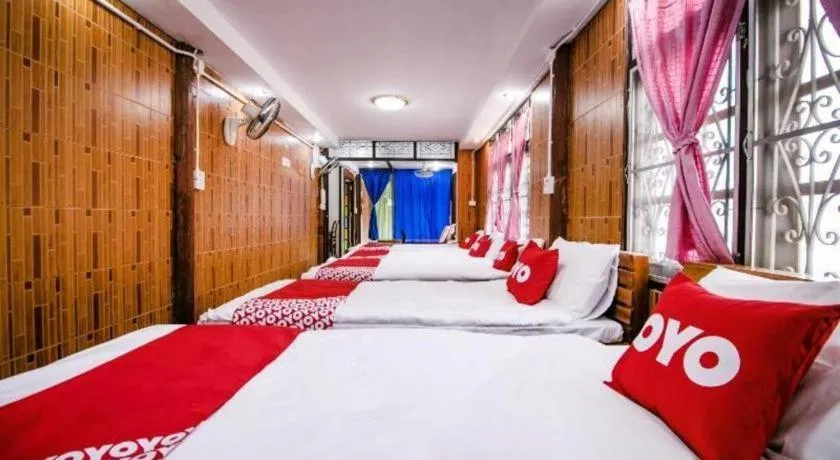 Bed in Raknatee Resort