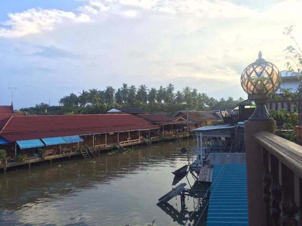 BAAN PITUMATA AMPHAWA