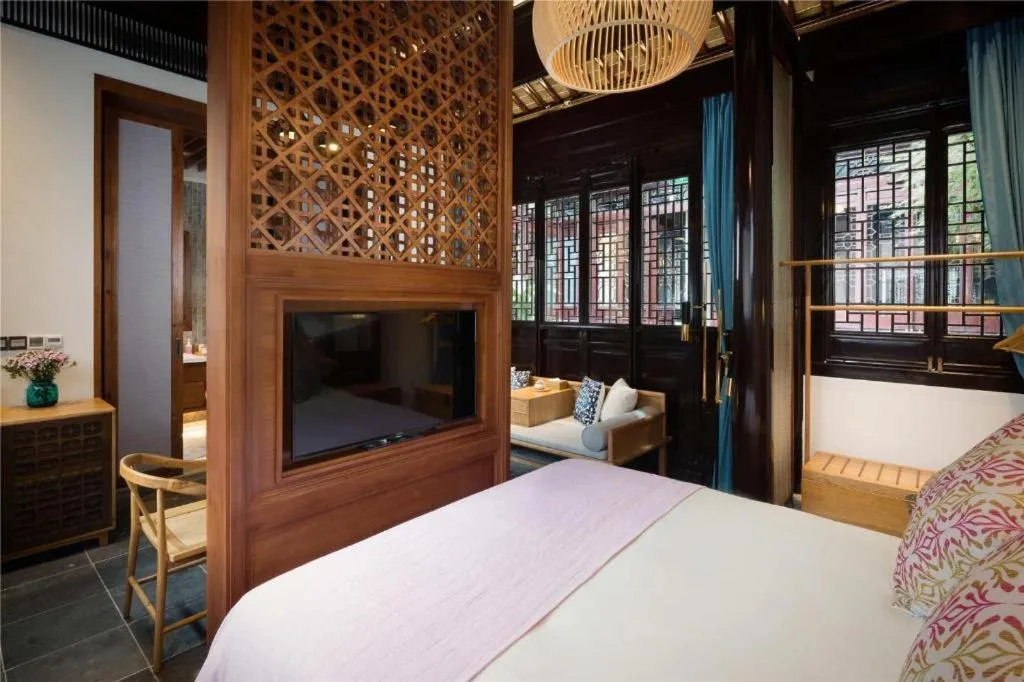 Bed in Blossom Hill Inn Suzhou Tanhuafu