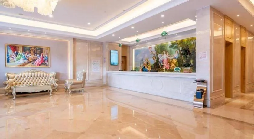 Vienna Hotel Nanning Xiangsi Lake University Town