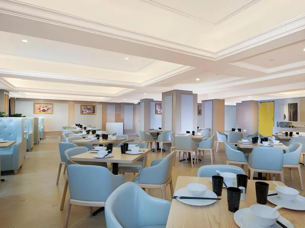 Vienna Hotel Nanning Xiangsi Lake University Town