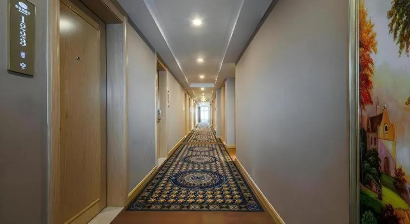 Vienna Hotel Nanning Xiangsi Lake University Town