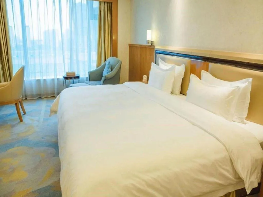 Bed in Shanghai Fuyue Hotel