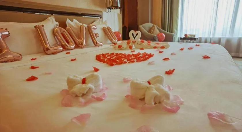 Bed in Shanghai Fuyue Hotel