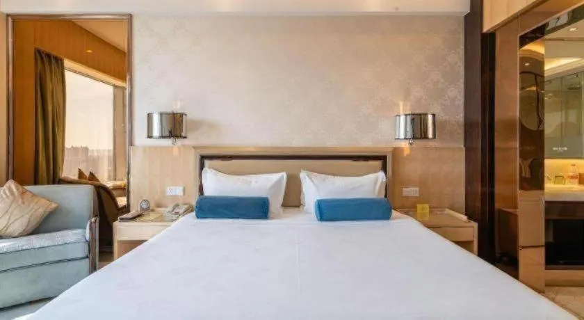 Bed in Shanghai Fuyue Hotel